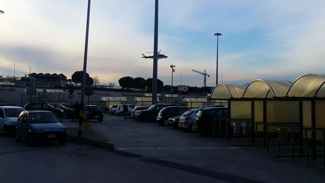 Andria: l'elicottero dei Carabinieri atterra nuovamente sul parcheggio dell'iper