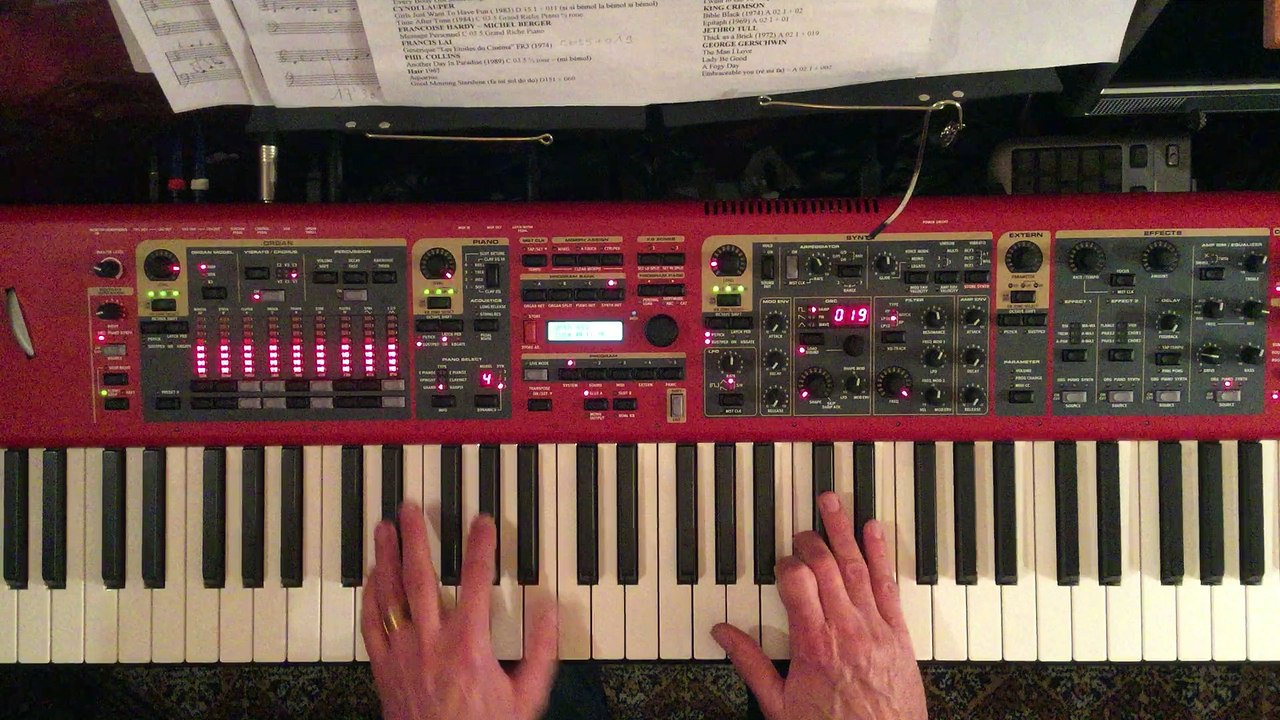 GENESIS - Wind and Wuthering - One for the Wine - Clavier piano synthétiseur et orgue Farfisa