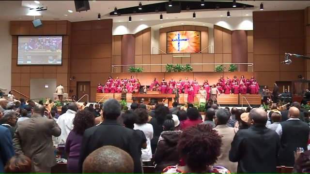 Mom Listens to Late Son's Heartbeat in Stranger's Chest