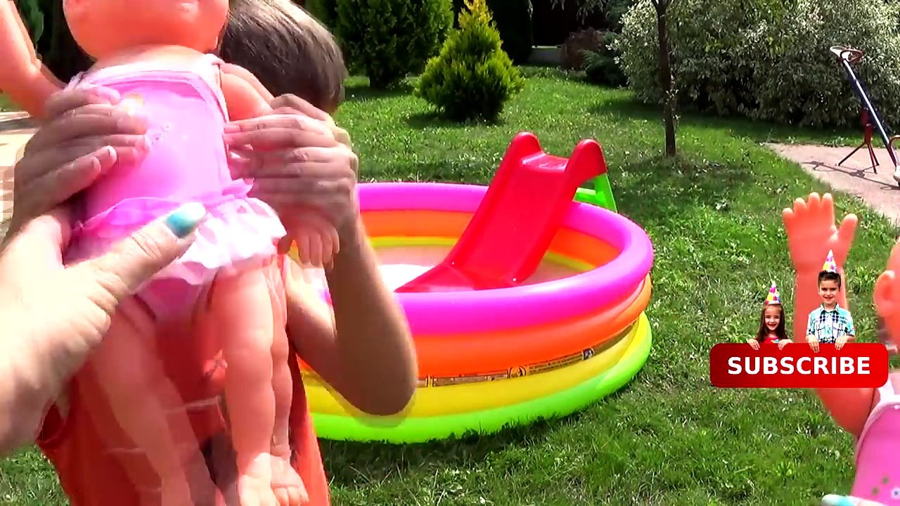 2 Maia Swimming Baby Dolls and LEARNING COLORS - Children's Educational Video #2