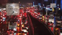 İstanbul'da Trafik Sağanak Yağışla Durma Noktasına Geldi