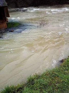 L'Armançon à Semur-en-Auxois