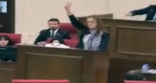 Asker Düşmanı Milletvekili Kıbrıs Meclisini Karıştırdı! Gazeteler Havada Uçtu