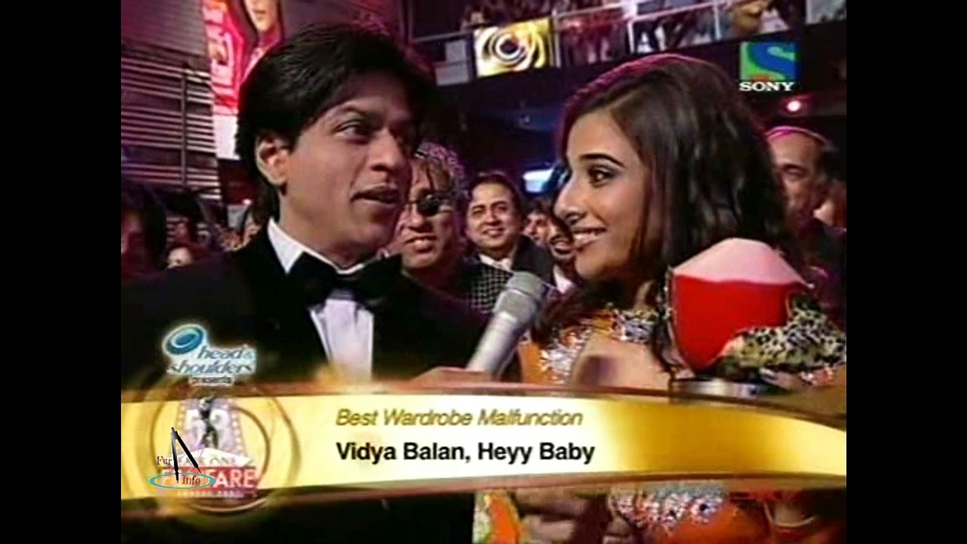 Shahrukh Saif Making Fun Of Vidya Balan Na Real Award Video