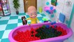 3D Baby doll Orbeez bath time Play Learn colors - Surprise eggs Songs from Billi
