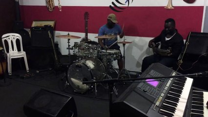 Ariel Sheney au piano - freestyle à la répétition