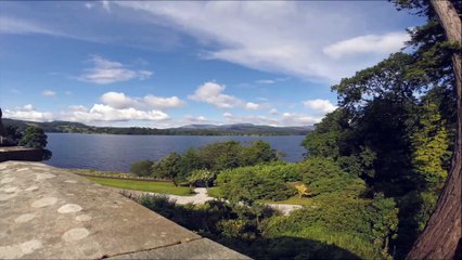 Relaxing Mansion Garden with Lake