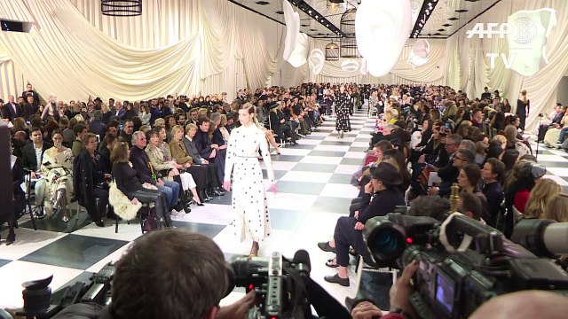 Défilés haute couture: le surréalisme selon Dior