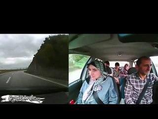 Savrulan Arabada İstifini Bozmayan Aile