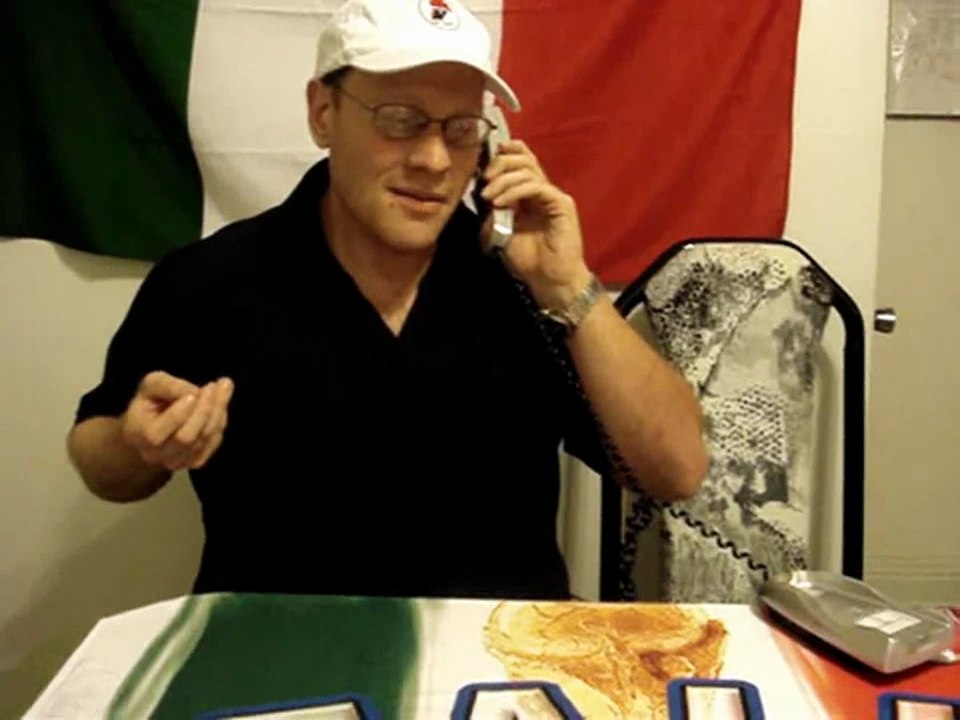 A Barese speaking representative calls to sell potatoes to Mario
