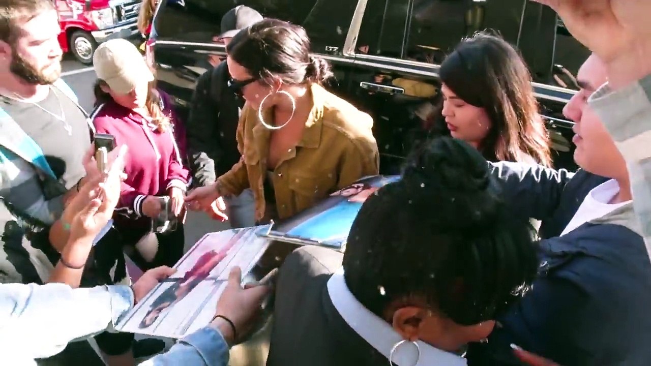 Demi Lovato Flaunts Her Curves At LAX After Declaring She Will Stop 'Food Shaming' Herself