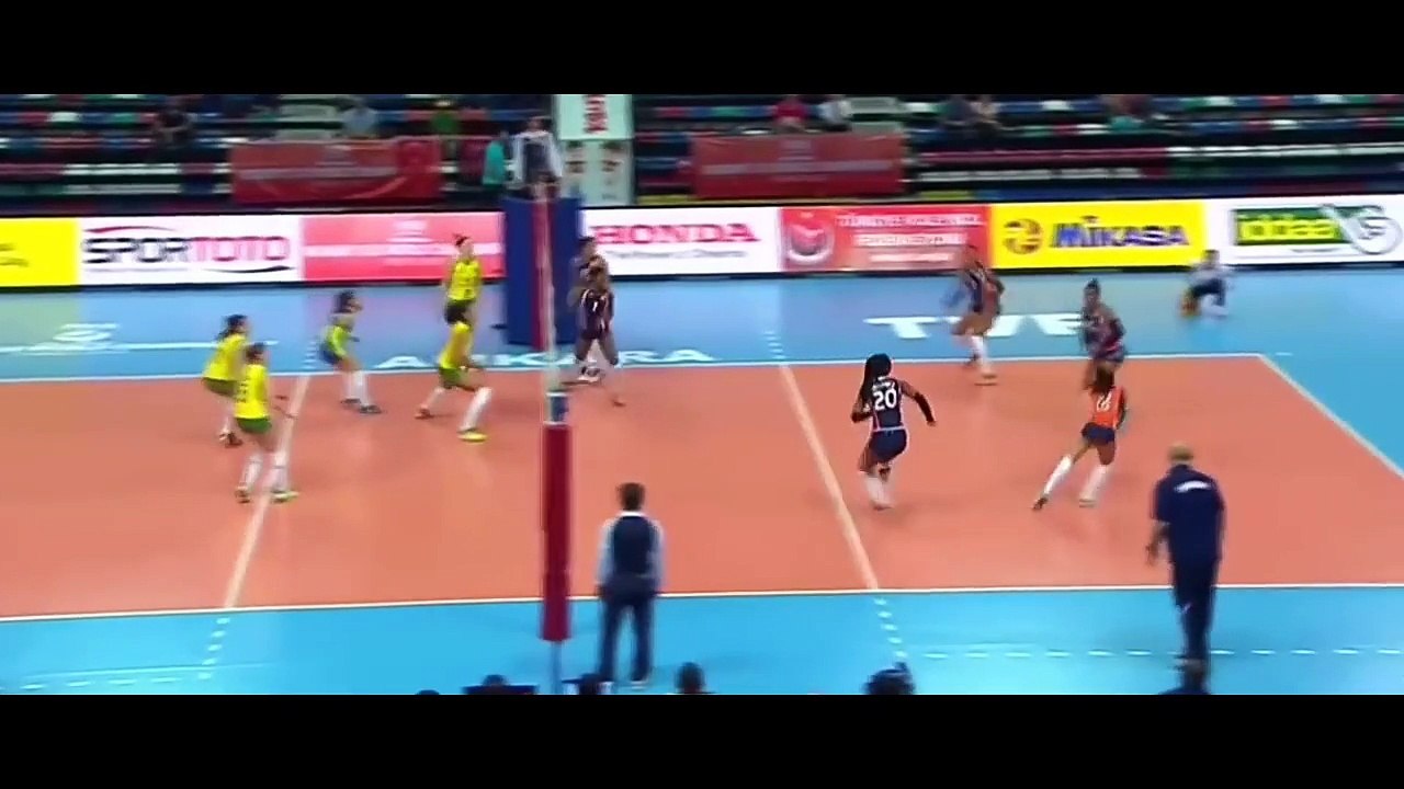 Beautiful Female Volleyball Player - Winifer Fernandez