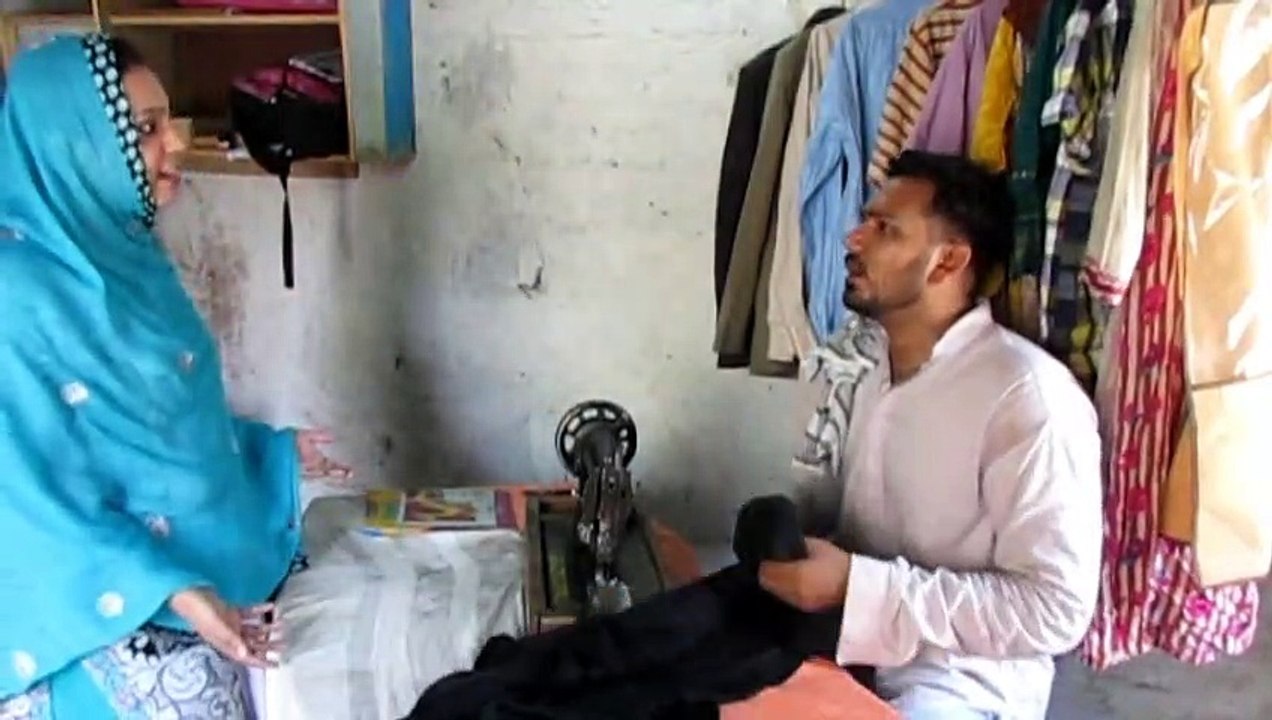 جو مرد اپنی عورتوں کو درزی کے پاس اکیلے بھیج دیتے ہیں وہ یہ ویڈیو ضرور دیکھ لیں ،درزی کیا سلوک کرتے ہیں انکے ساتھ ویڈیو دیکھیں