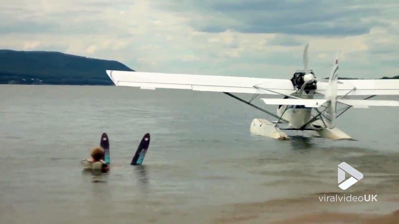 Ski nautique tiré par un... Avion Hydravion !! Décolle pas !