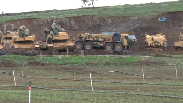 Askeri Araçlar Sıfır Noktasında Afrin'e Geçmek İçin Bekliyor