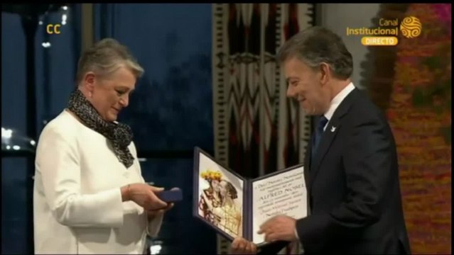 Santos recibe el Nobel de la Paz y da por terminada la guerra en Colombia