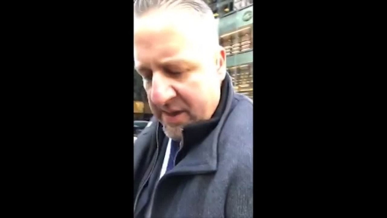 Michael Moore, en la Trump Tower: "Estoy aquí, quiero hablar con usted"