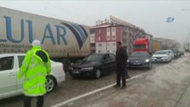 Kar Nedeniyle Sivas'ta Uzun Araç Kuyrukları Oluştu