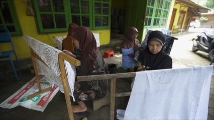 هذا الصباح- "الباتيك".. متعة الألوان وإبداع التصاميم الإندونيسية