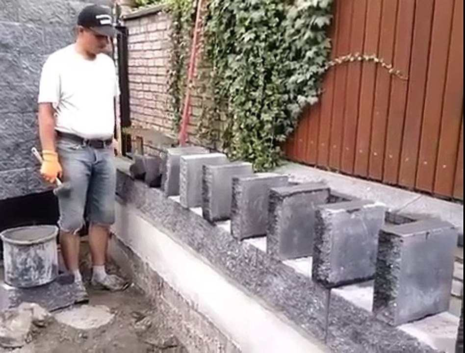 technique originale pour déposer une rangée de briques