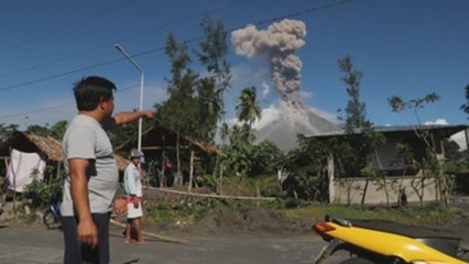 El volcán filipino Mayon intensifica su actividad con una nueva erupción