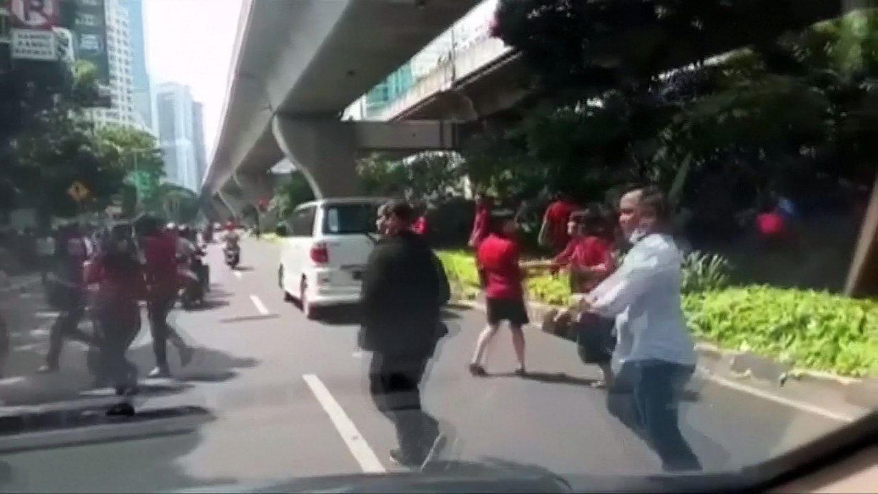 Terremoto na Indonésia força dezenas a deixar postos de trabalho