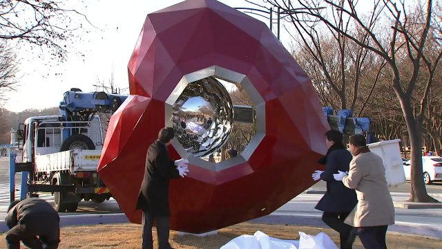[인천] 인천시 상징 '애인 조형물' 제막식 열려 / YTN