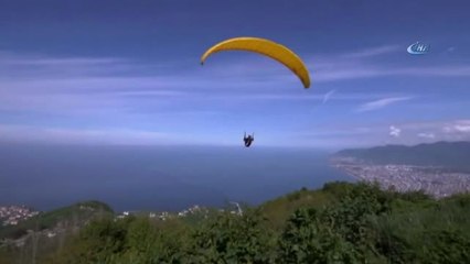 Ordu'da Yamaç Paraşütüne 'Uçak' Engeli