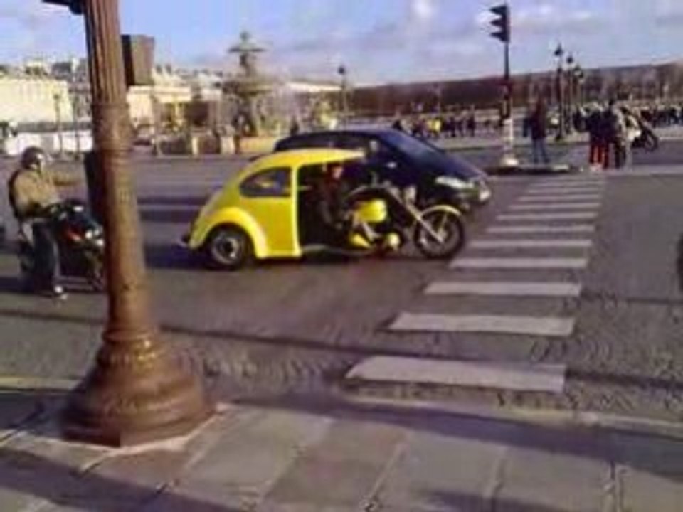 Une Moto / Coccinelle  Beetle Volkswagen