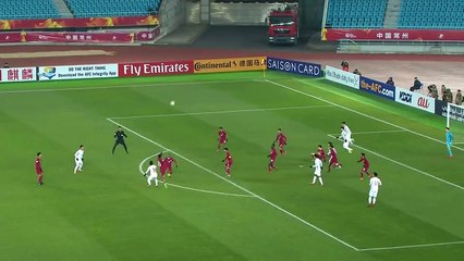 Nguyen Quang Hai strikes again to keep Vietnam in the running