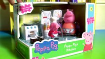 Chef Peppa Pig Cooking and Baking Cakes in Peppa Pig Microwave Oven Toy Play Doh