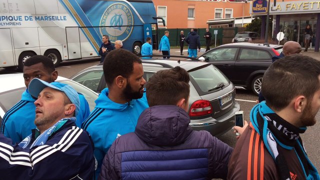 COUPE DE FRANCE SAS EPINAL OLYMPIQUE MARSEILLE Les joueurs de l'OM à la rencontre des supporters