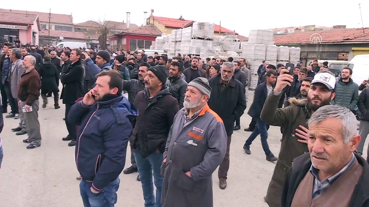Erzincan'da Hırdavatçılar Çarşısı'nda yangın