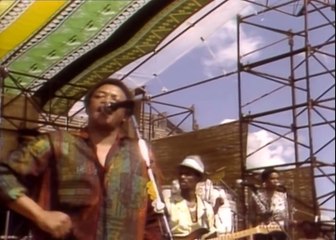 Vidéo. Hugh Masekela joue Bring Him Back Home, un hymne pour Nelson Mandela