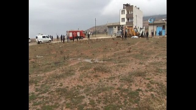 Afrin'den atılan füze Kilis'te 3 katlı binaya isabet etti