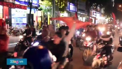 Dân Quảng Ngãi ra đường mừng chiến thắng U23 Việt Nam
