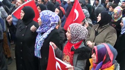 Suriyeli mülteciler Afrin’de savaşmak için askerlik şubesine başvurdu