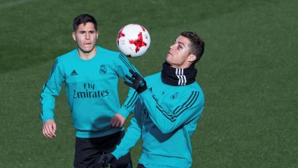 Cristiano: ojo hinchado, amoratado... y entrenándose