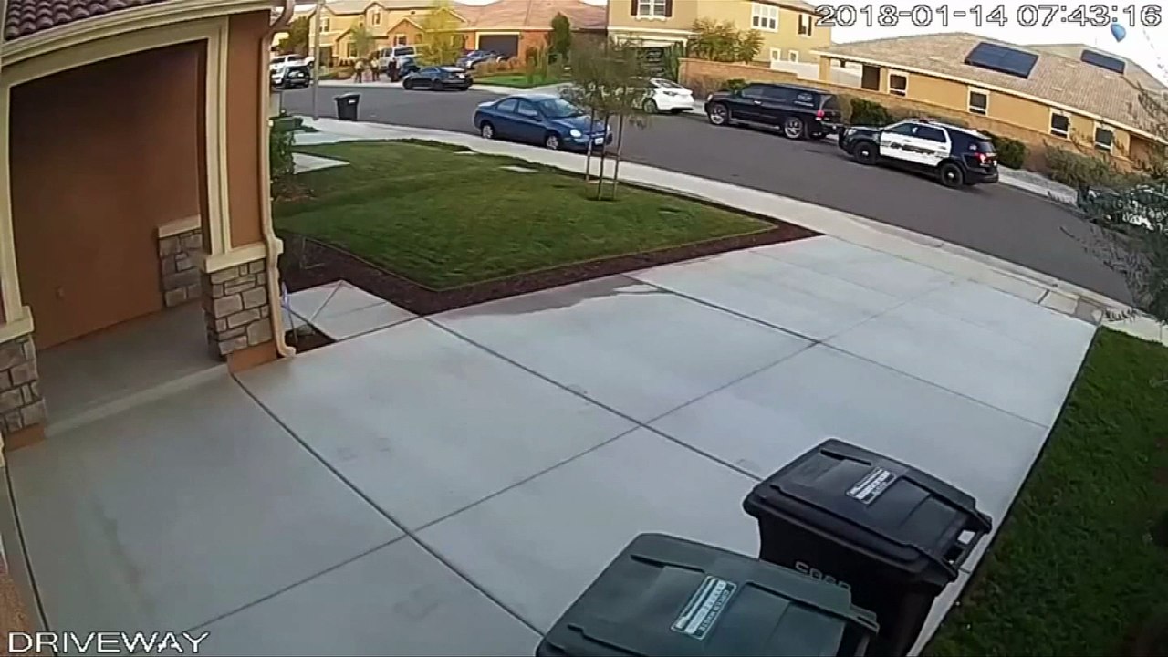 Vídeo mostra momento da detenção de casal que torturava filhos