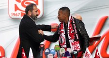 Sivasspor Brezilyalı Futbolcu Robinho ile 1.5 Yıllık Sözleşme İmzaladı