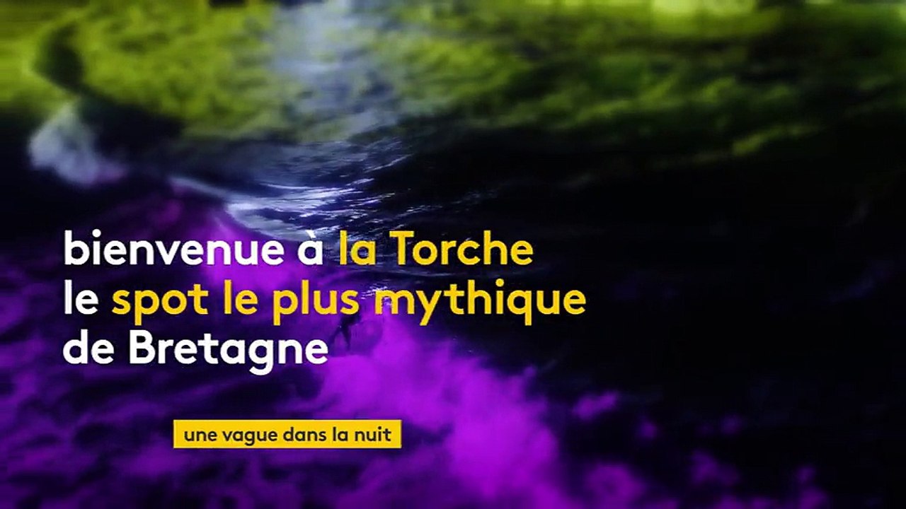 Deux surfeurs bretons en voient de toutes les couleurs lors d'une session nocturne