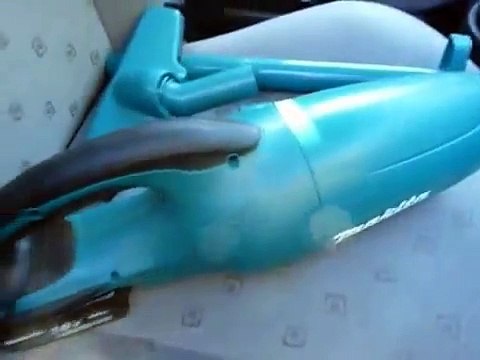 Cleaning filthy carpets in a Ford Fiesta with a Makita cordless vacuum