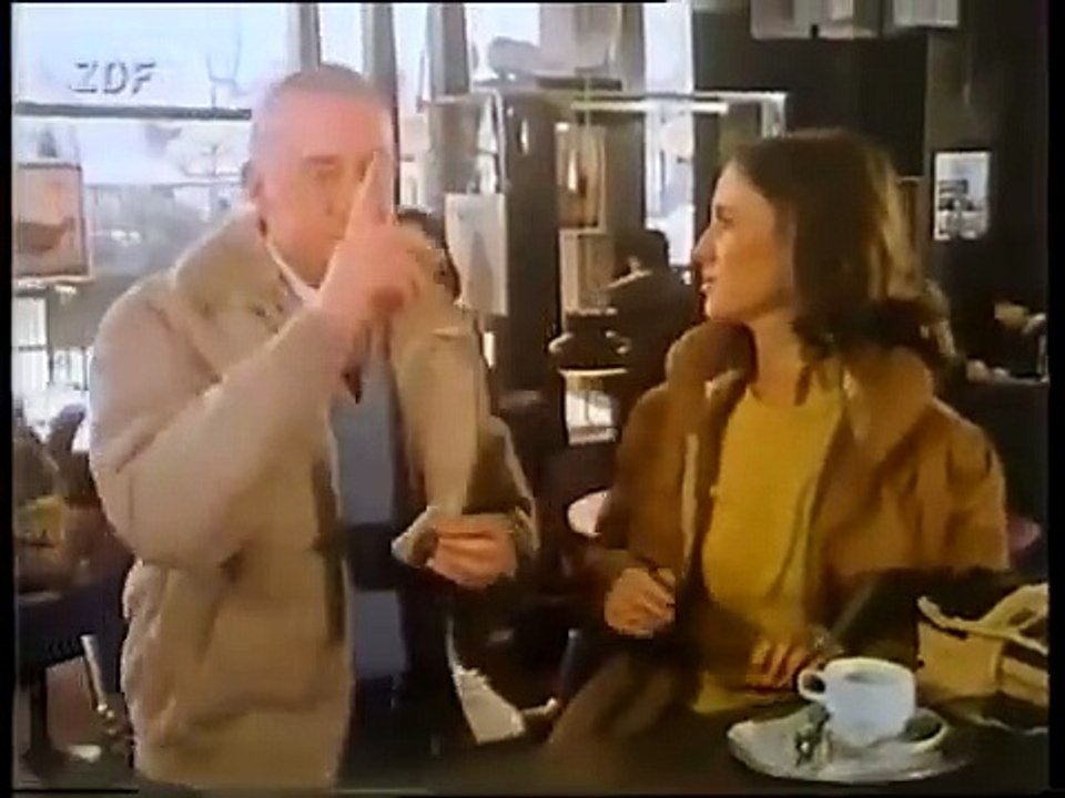 Derrick  E090 - Eine Rose im Müll  (1982)