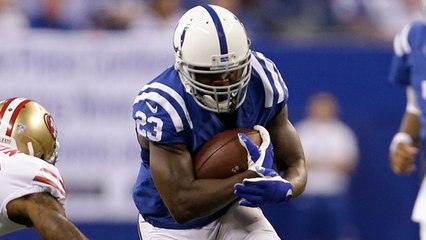 Frank Gore refuses to be taken down on zig-zagging 26-yard gain