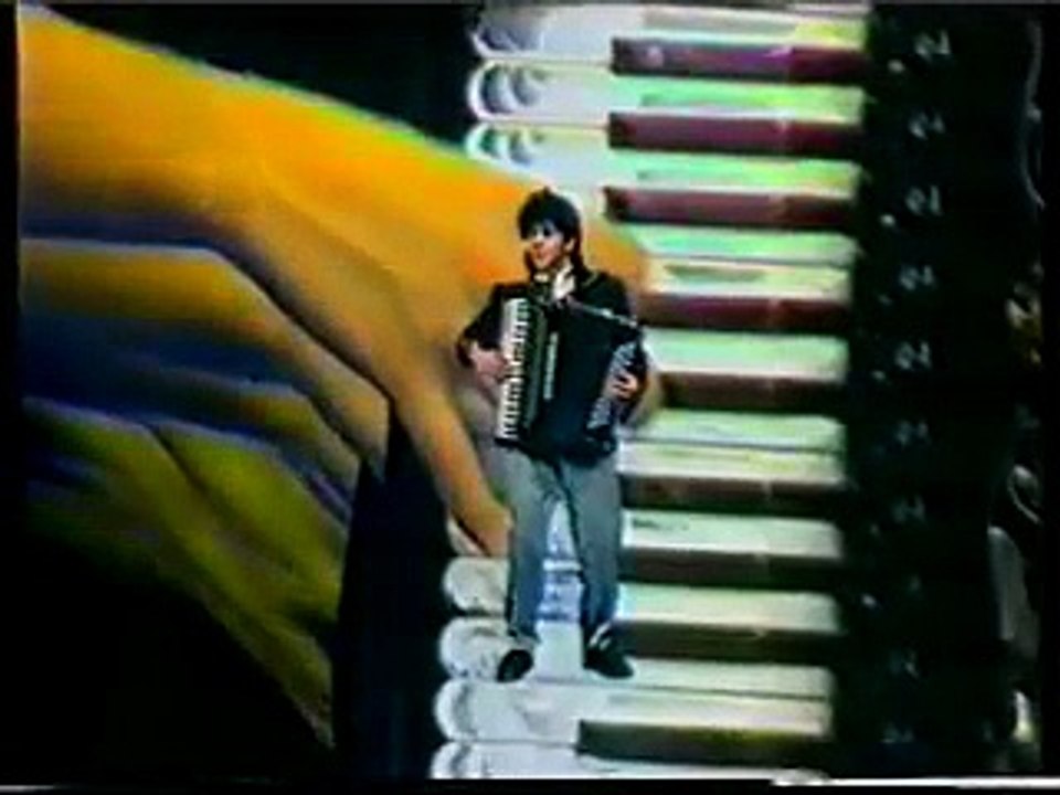 Serif Konjevic - Plava zeno basto cvijeca