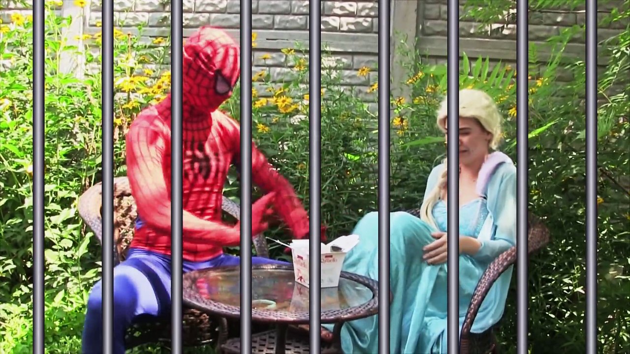 Funny Superhero Car Dance w/ Amazing Spiderman and Frozen Elsa Pink spidergirl Hulk The flash
