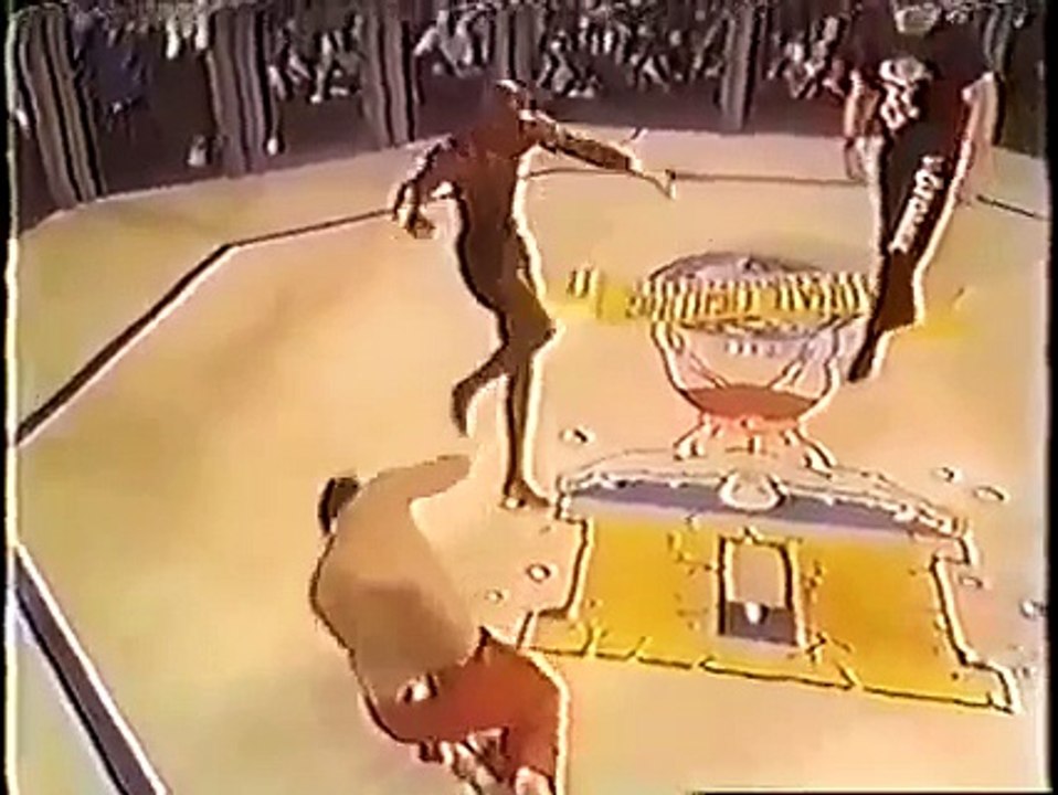 ESPECTACULARES KNOCKOUTS: UFC - ARTES MARCIALES MIXTAS.