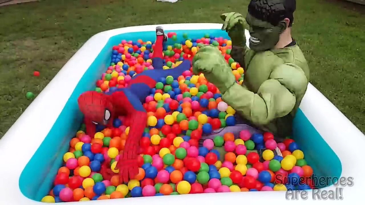 Frozen Elsa vs JOKER FART & POO PRANK w/ Spiderman & Pink Spidergirl Doctor - Funny Superheroes