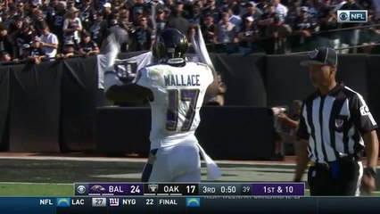 Mike Wallace hauls in yet another catch of 20-plus yards