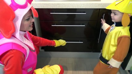 ЩЕНЯЧИЙ ПАТРУЛЬ cмотреть НЕРФ Гонщик против Джокера ЭКШН Nerf Paw Patrol vs Joker